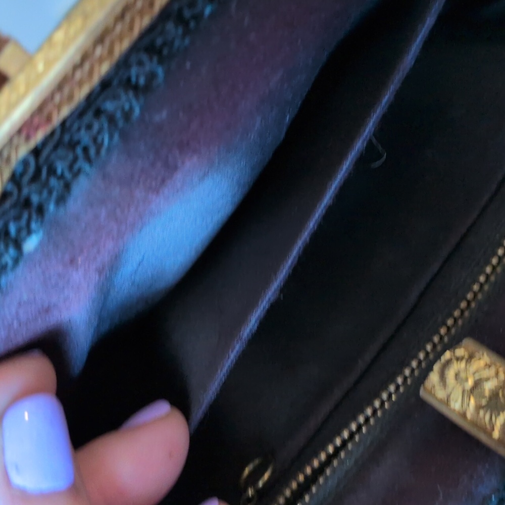 Hand worked vintage needlepoint bag. - Picture 10 of 14